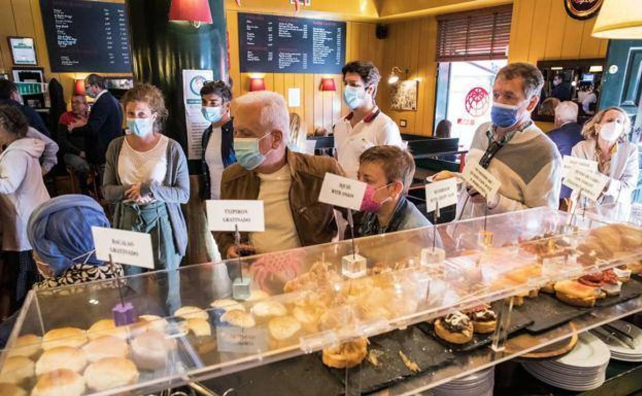 Spain plans to end the mandatory wearing of coronavirus masks indoors